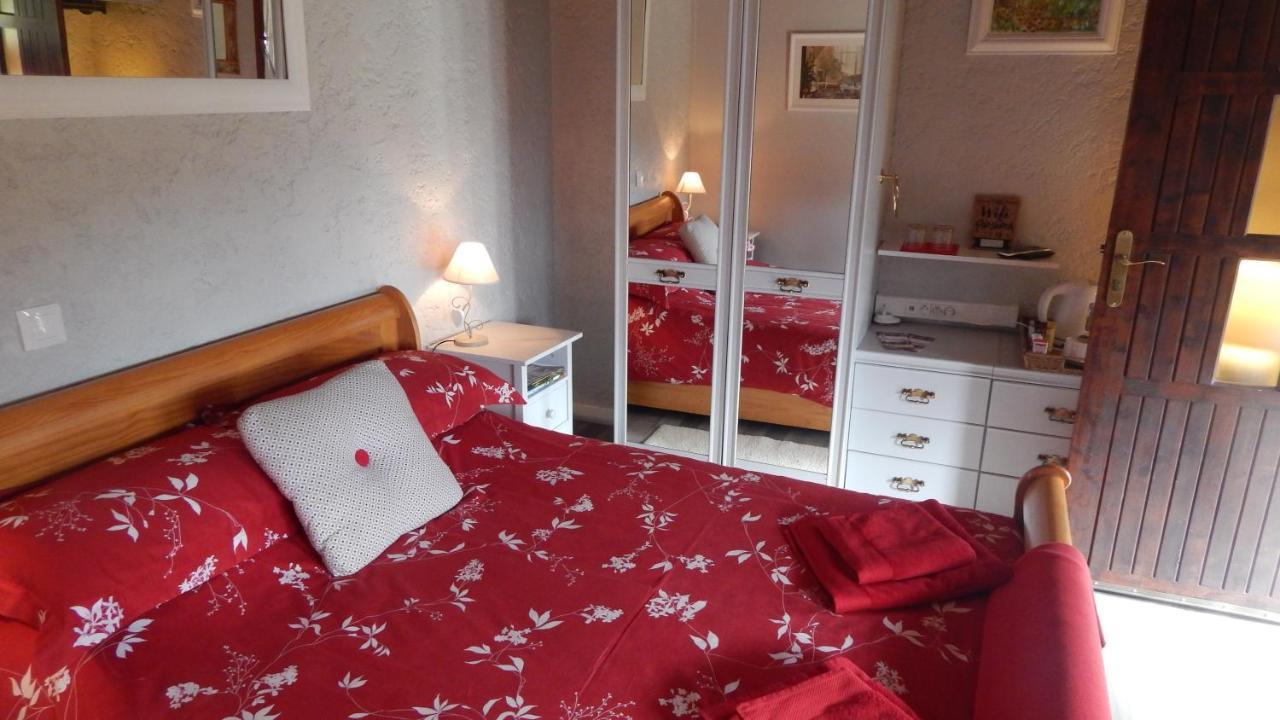 The Petite Chalet Chambre D'Hotes L'Isle-Jourdain  外观 照片