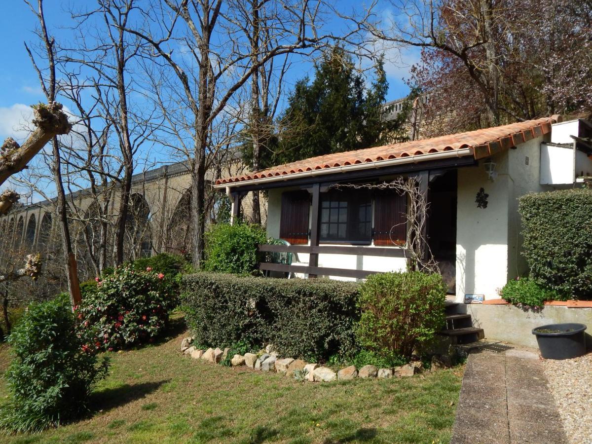 The Petite Chalet Chambre D'Hotes L'Isle-Jourdain  外观 照片